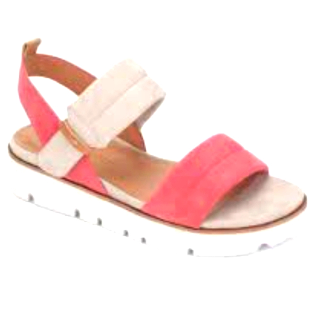 Gentle Souls by Kenneth Cole Lavern Puff Suade upper sandals